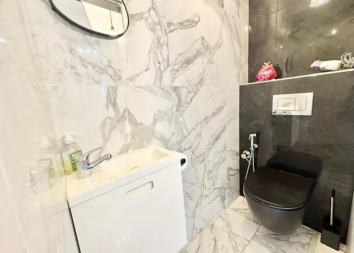 Apartment Beau 3 Pieces, Vue Mer, 100m Du Casino Et Des Plages, Double Exposition Avec Terrasses *